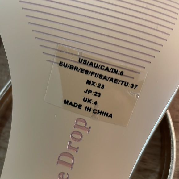 The Drop Gold heels - Picture 7 of 10